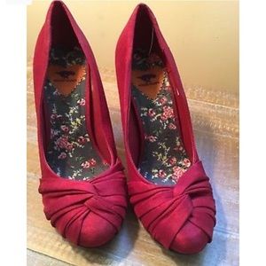 Retro red satin pumps